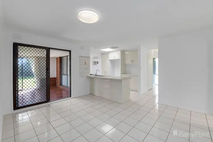 Sixth view of Homely house listing, 2 Wilga Court, Narre Warren VIC 3805