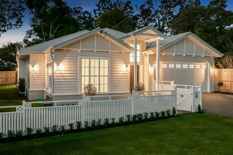 39 Collins Street, Mount Lofty QLD 4350
