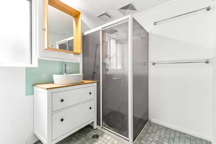 Fifth view of Homely apartment listing, 2/4 Holborn Avenue, Dee Why NSW 2099