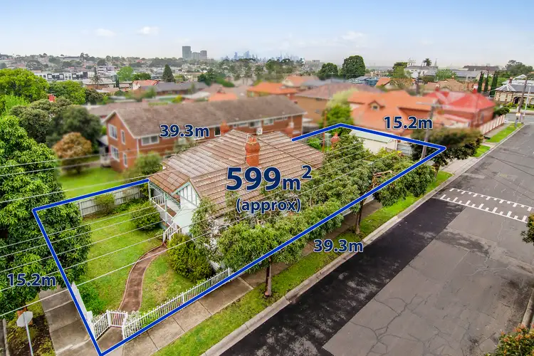 25 Tweedside Street, Essendon VIC 3040