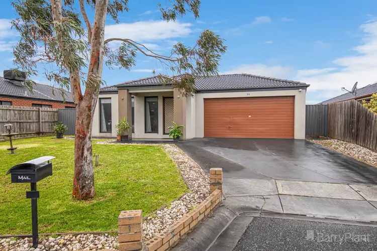 19 Licodia Drive, Pakenham VIC 3810