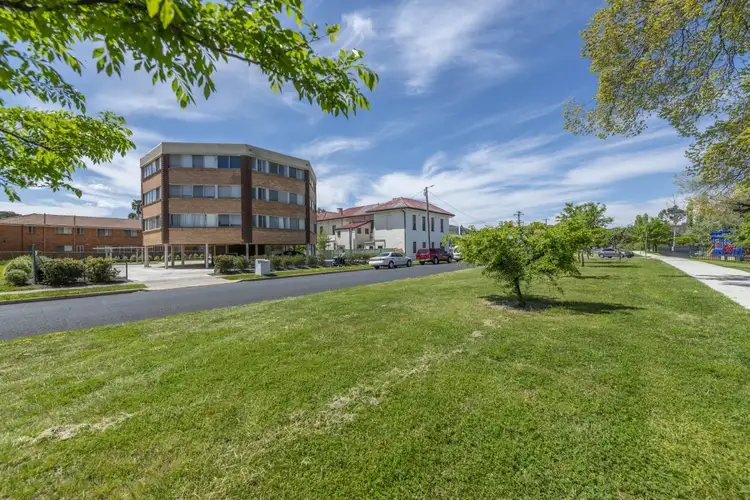 Main view of Homely unit listing, 2/18 Trinculo Place, Queanbeyan NSW 2620