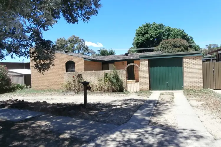 142 Boddington Crescent