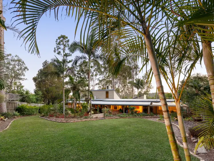 8 Azure Court, Bellbowrie QLD 4070