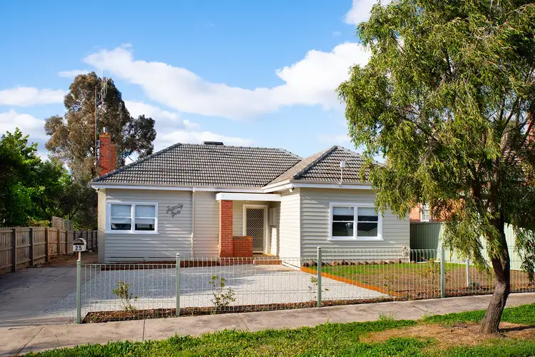 25 Hammer Street, Flora Hill VIC 3550