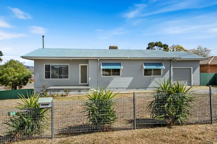 24 Denman Avenue, Kootingal NSW 2352