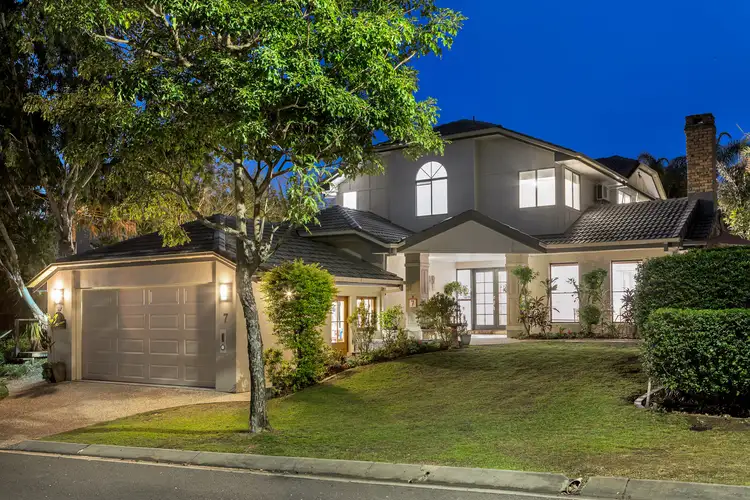 7 Candlebark Crescent, Chapel Hill QLD 4069