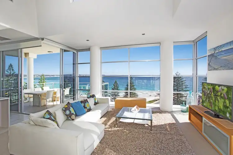 9/11 Eden Avenue, Rainbow Bay QLD 4225