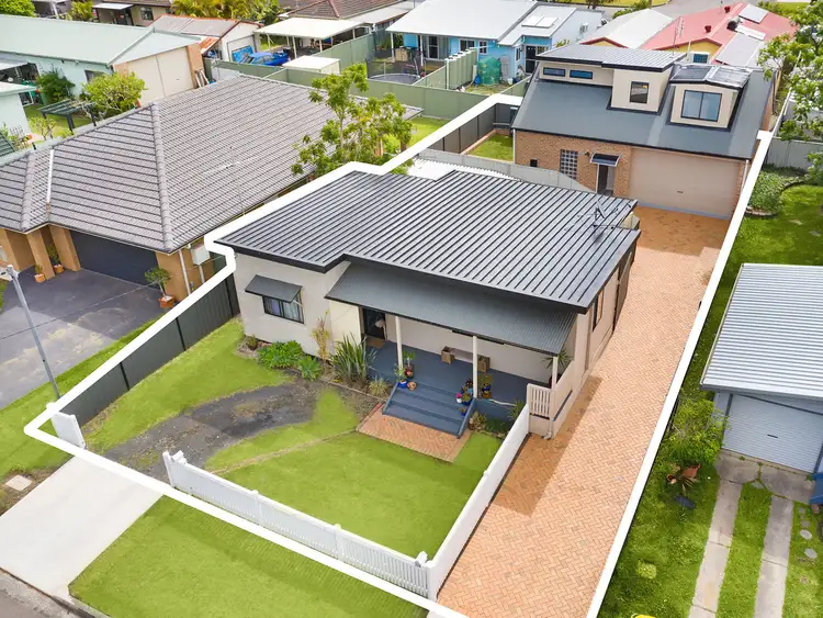 22 Dudley Street, Gorokan NSW 2263