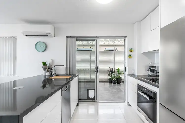 Fifth view of Homely apartment listing, 2/155 Wynnum Esplanade, Wynnum QLD 4178