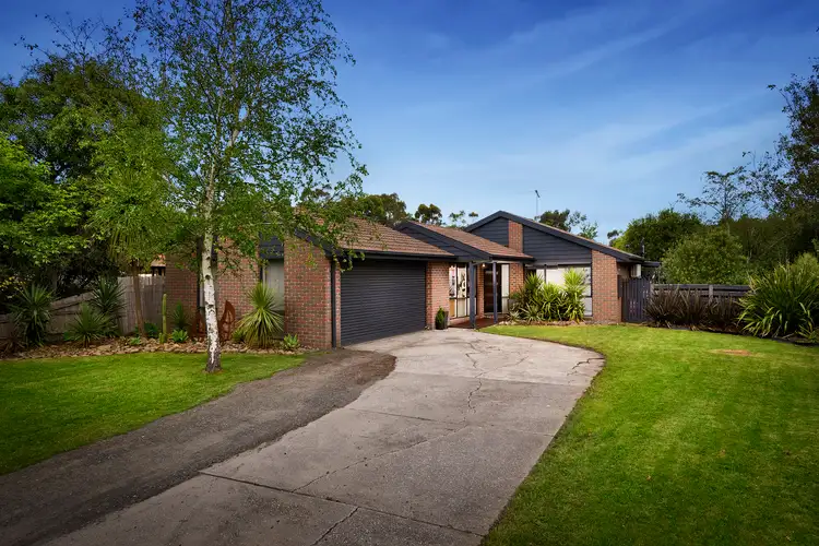 19 Sunny Park Close, Gisborne VIC 3437