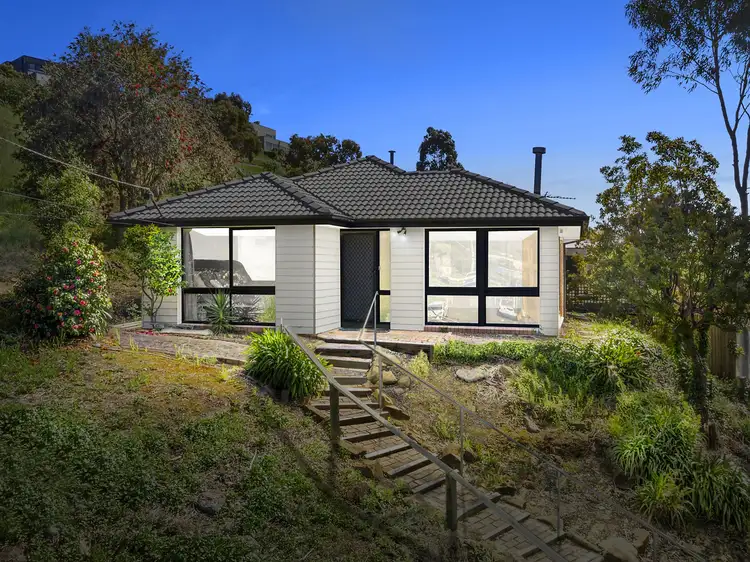 14 Oakbank Avenue, Highton VIC 3216