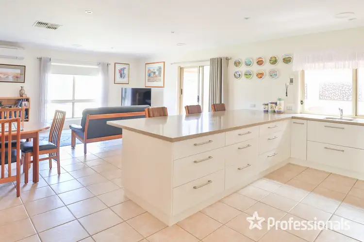 Fifth view of Homely house listing, 2 Frangipani Court, Mildura VIC 3500