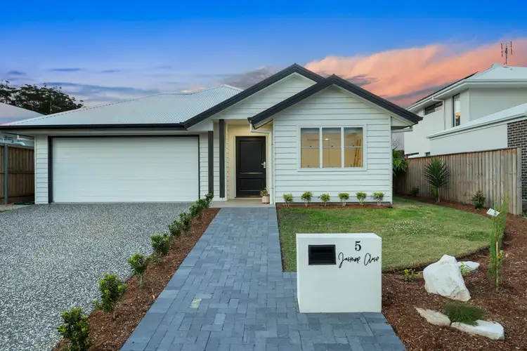 5 Jasmine Close, Sapphire Beach NSW 2450
