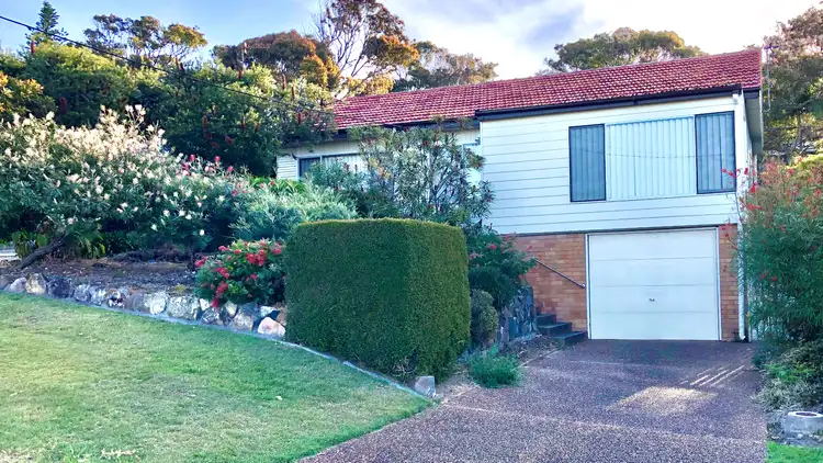 2 Ocean View Parade, Caves Beach NSW 2281