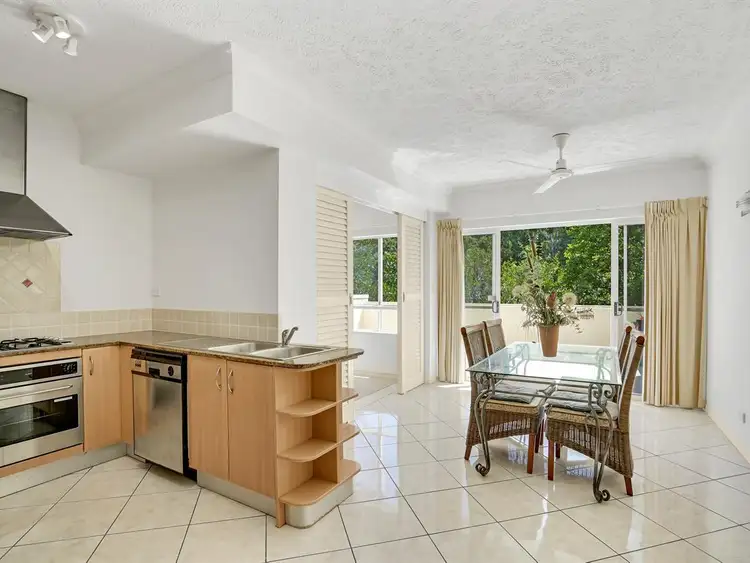 1011/2-10 Greenslopes Street, Cairns North QLD 4870