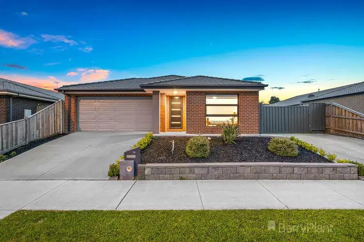 76 Greendale Boulevard, Pakenham VIC 3810