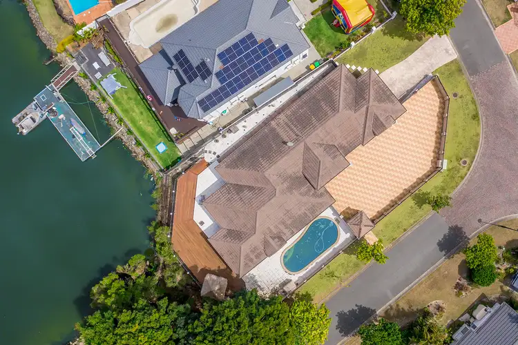4 Staysail Crescent, Clear Island Waters QLD 4226
