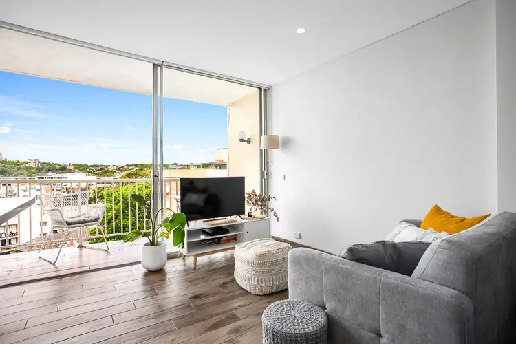 Main view of Homely studio listing, 802/74-76 Roslyn Gardens, Rushcutters Bay NSW 2011