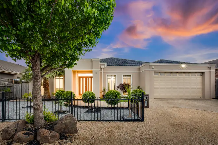 5 Mosman Grove, Taylors Hill VIC 3037