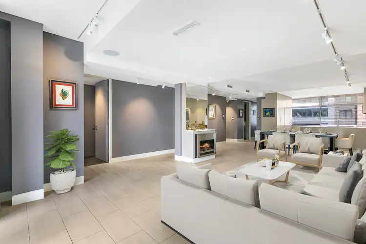 201/135 Point Street