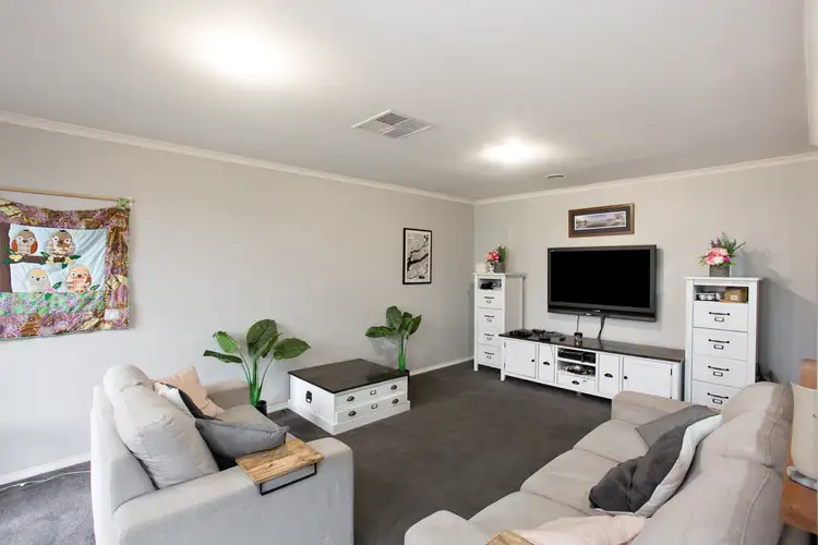 Second view of Homely house listing, 3 Pages Court, Mount Clear VIC 3350