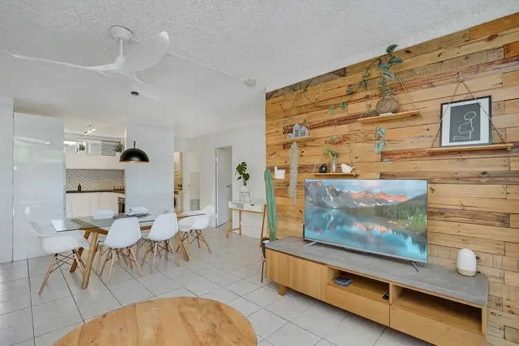 2/186 Lake Street, Cairns North QLD 4870