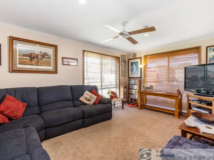 Sixth view of Homely house listing, 10 Bluebell Court, Berwick VIC 3806