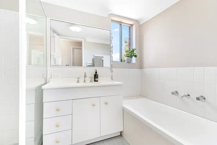 Sixth view of Homely apartment listing, 6/5 Clarence Avenue, Dee Why NSW 2099