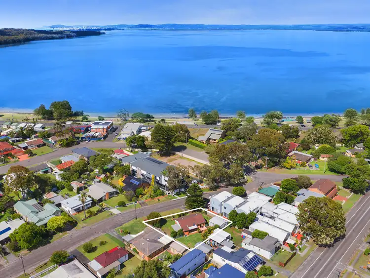 2 Wallis Avenue, Canton Beach NSW 2263