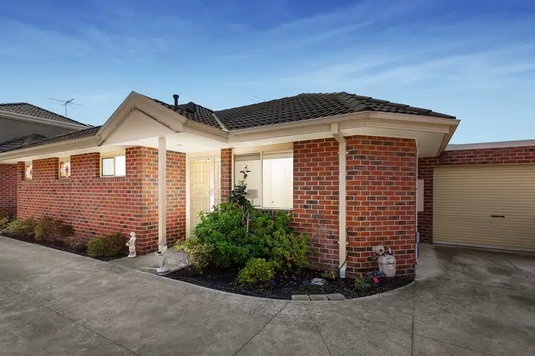 2/8 Arvern Avenue, Avondale Heights VIC 3034