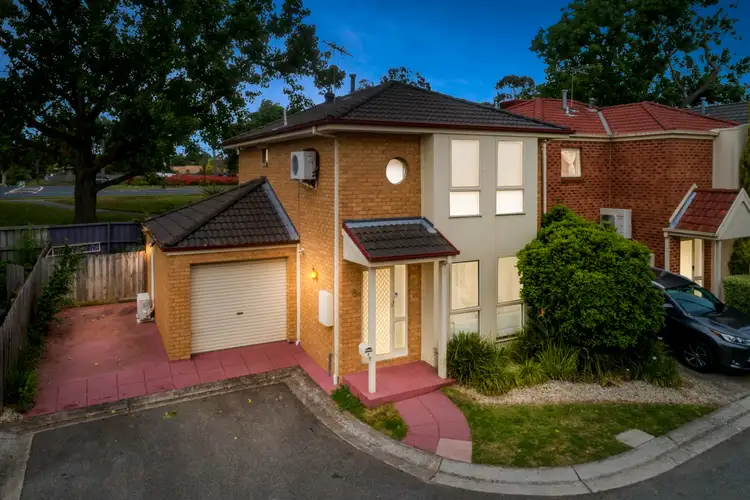 8 Elmtree Terrace, Chadstone VIC 3148