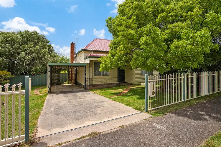 40 Carey Street, Ararat VIC 3377