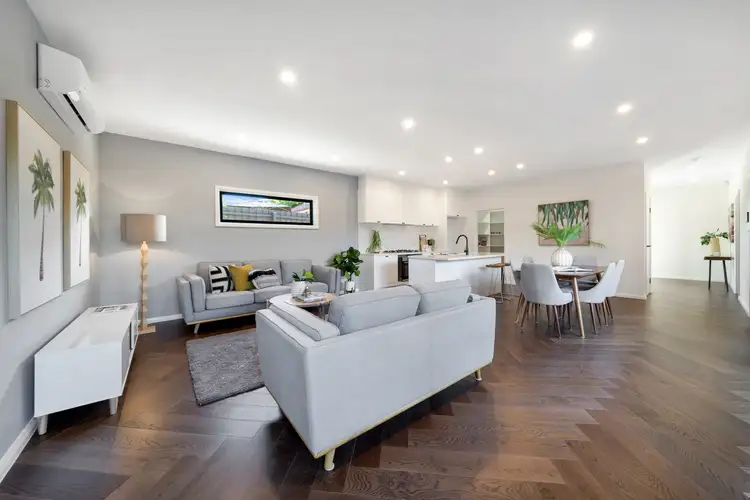 2/7 Victor Crescent
