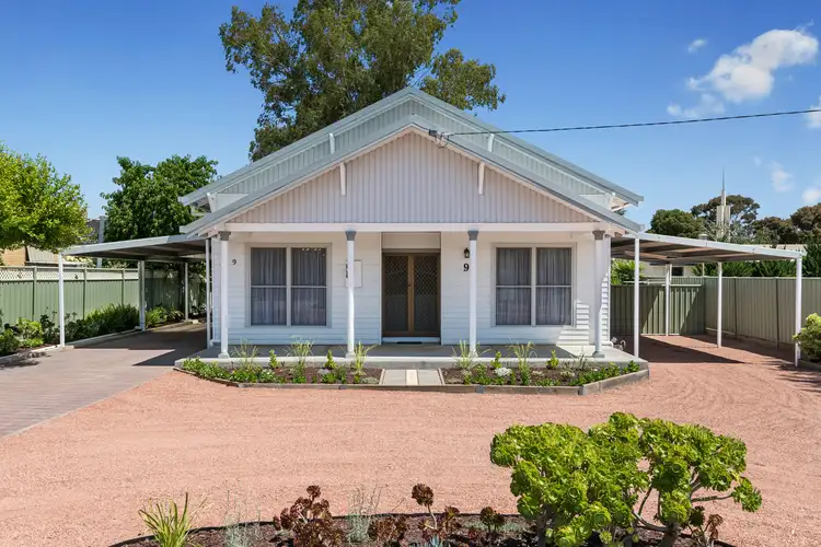 9 Houston Street, Flora Hill VIC 3550