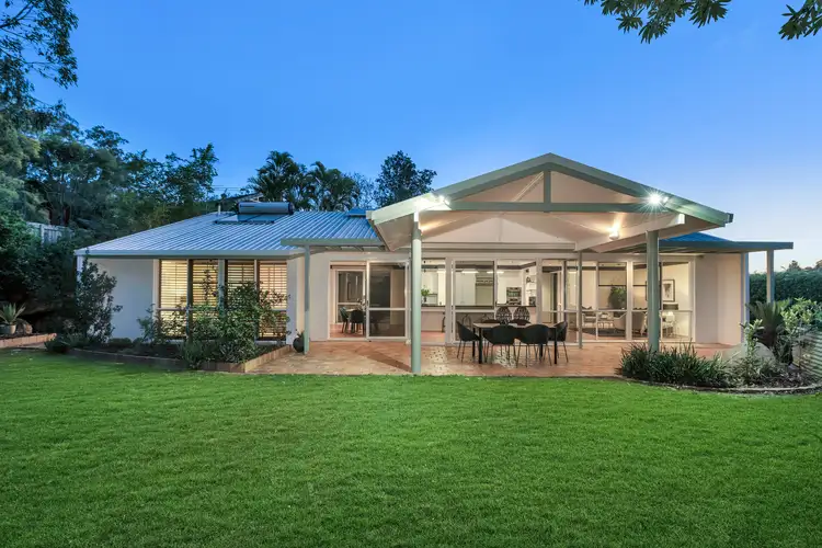 6 Chulmleigh Court, Chapel Hill QLD 4069