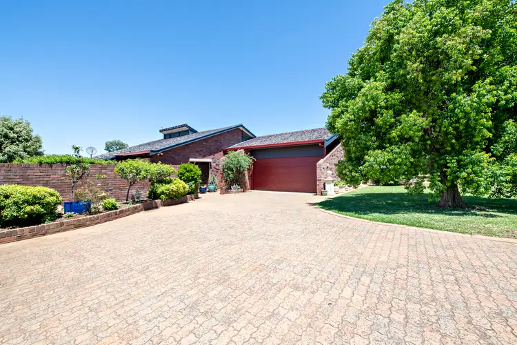 19 Buckingham Drive, Dubbo NSW 2830