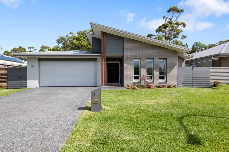 11 Watergum Close, Sapphire Beach NSW 2450