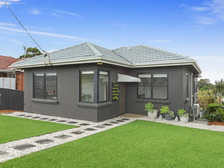 Main view of Homely house listing, 5 Hilltop Avenue, Lake Heights NSW 2502