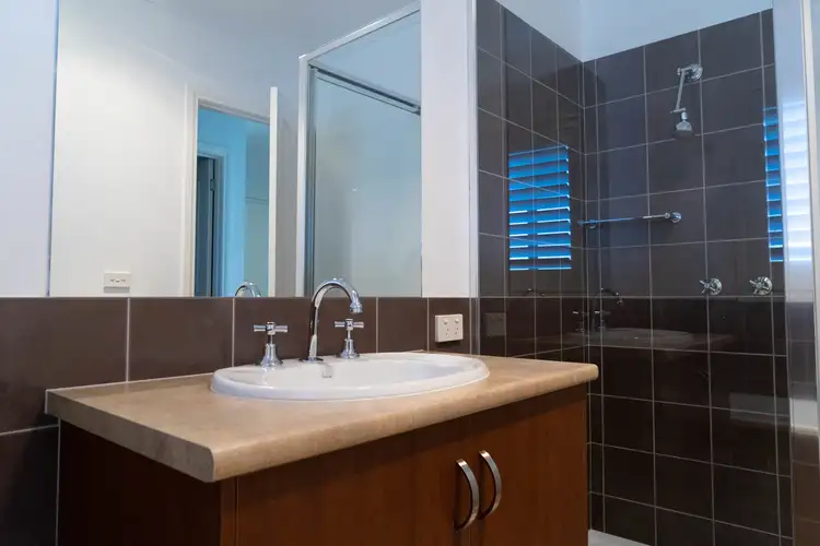 Sixth view of Homely house listing, 10 Glenda Court, Robinvale VIC 3549