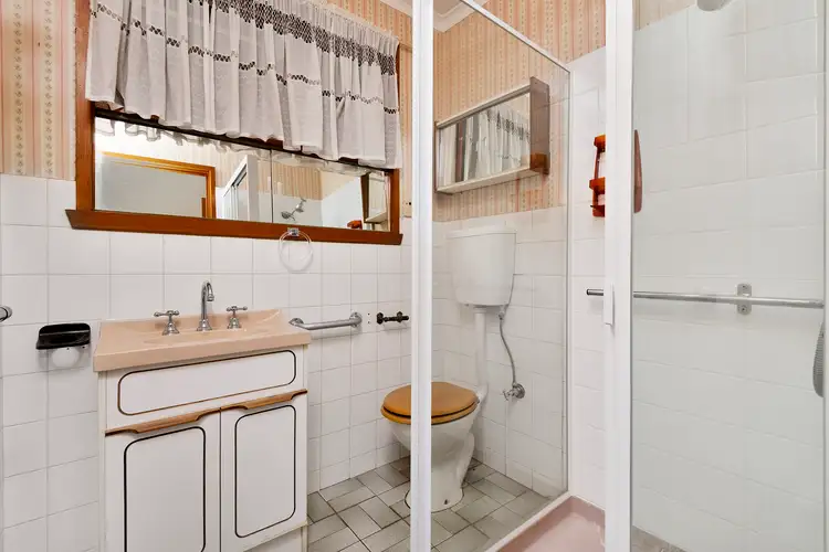 Sixth view of Homely unit listing, 1/126 Hoffmans Road, Essendon VIC 3040