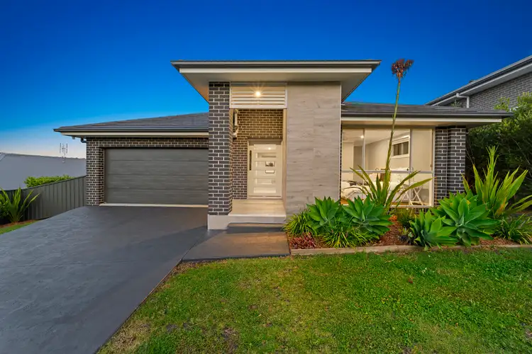 37 Floresta Crescent, Cameron Park NSW 2285