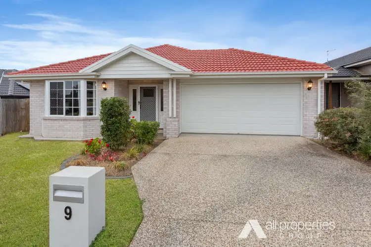 9 Bluegrass Court, Hillcrest QLD 4118