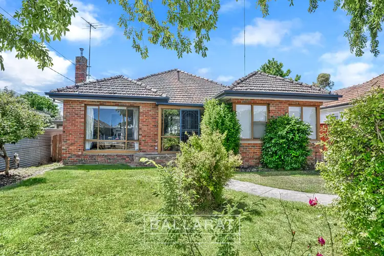 24 Essex Street, Wendouree VIC 3355