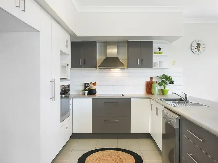 15 Parklands Drive, Mount Louisa QLD 4814