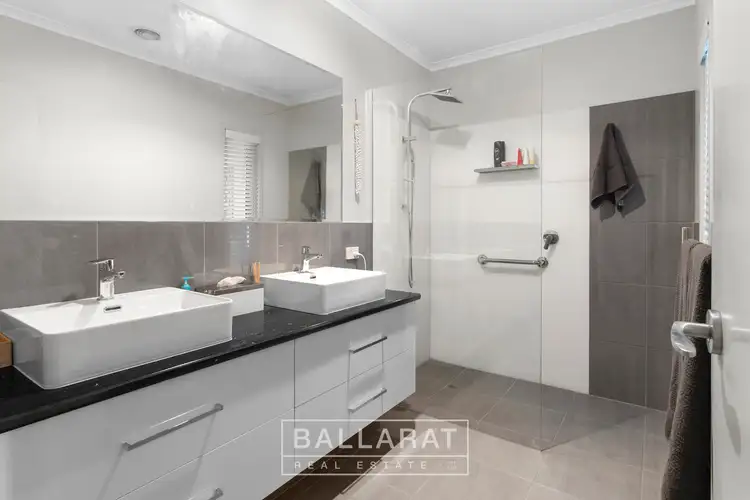 Fifth view of Homely house listing, 34 Willoby Drive, Alfredton VIC 3350