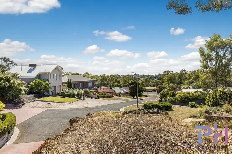 6 Shinda Court, Golden Square VIC 3555