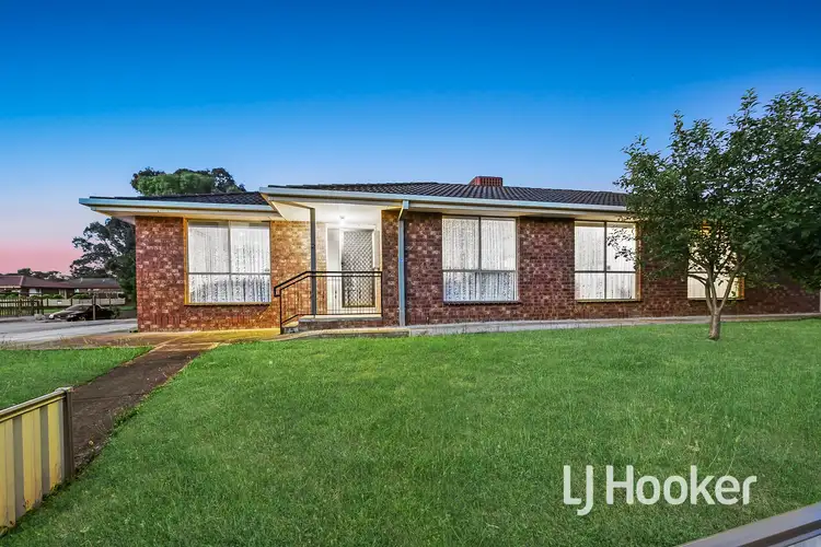 2 Girvan Circuit, Endeavour Hills VIC 3802