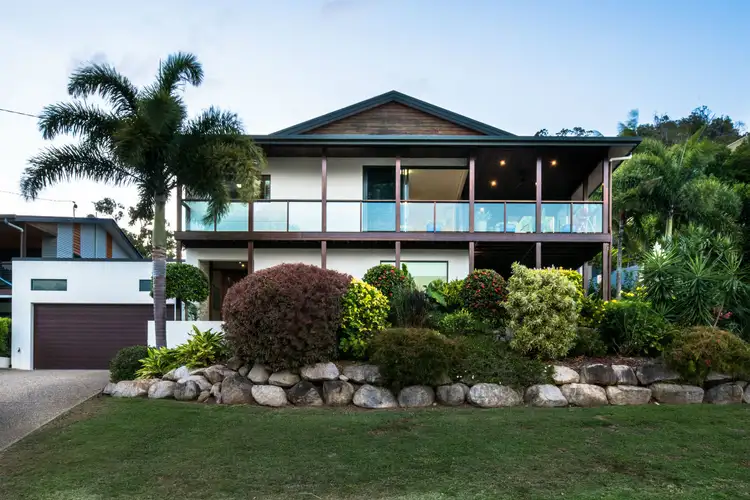 8 Palm Drive, Cannonvale QLD 4802