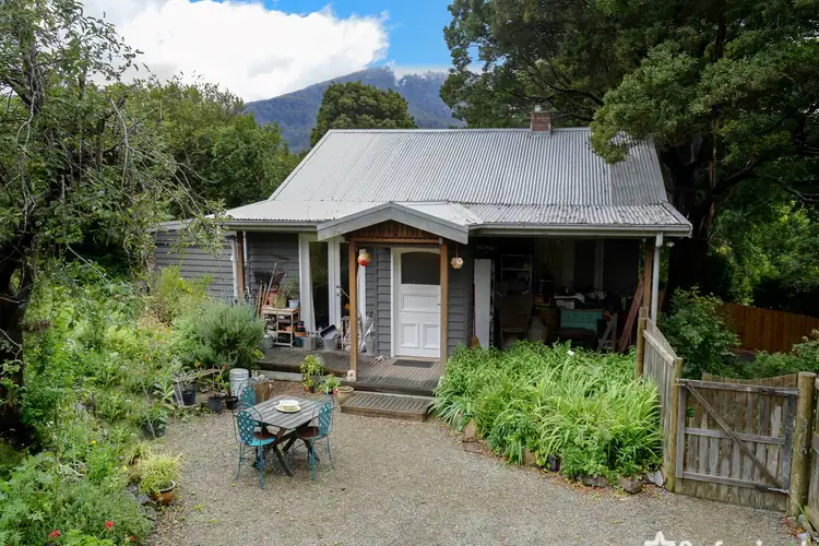 20 Old Warburton Road, Warburton VIC 3799